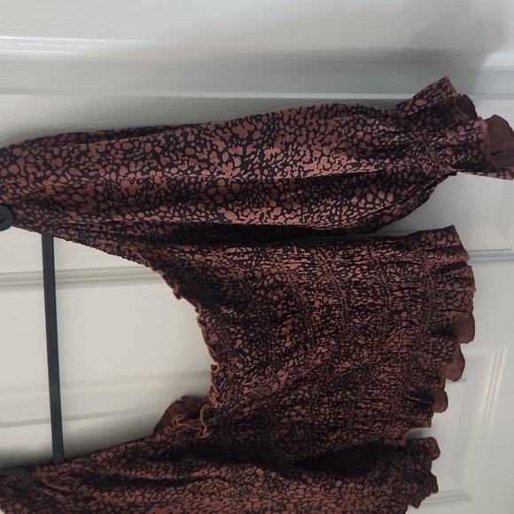 Urban Outfitters Women's Giselle Black and Brown Smocked Top Medium - Picture 5 of 10